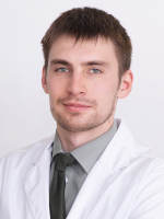 Врач хирург, челюстно-лицевой хирург Чумаков Артём Владимирович